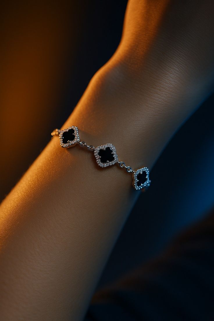 Nocturne Onyx Quatrefoil Chain Bracelet